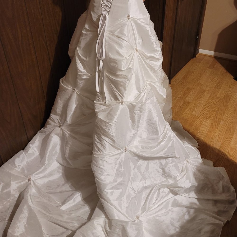 Wedding Dress Maggie Sottero Size 8 - Picture 6 of 16